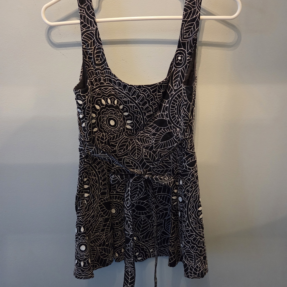 Black and White Patterned Women's Top - Picture 2 of 5